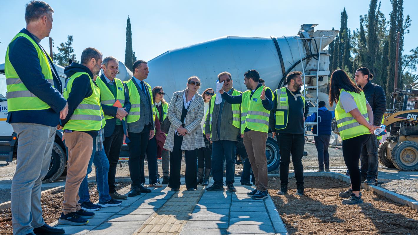 Members and co-chairs of the Technical Committee on Crossings